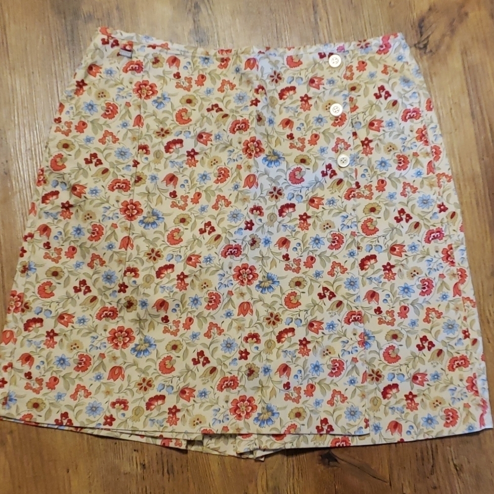 liz golf floral tan skort euc multicolors 3 button